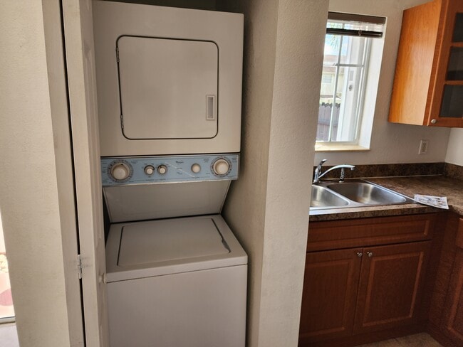 Building Photo - 8561 SW 109th Ave