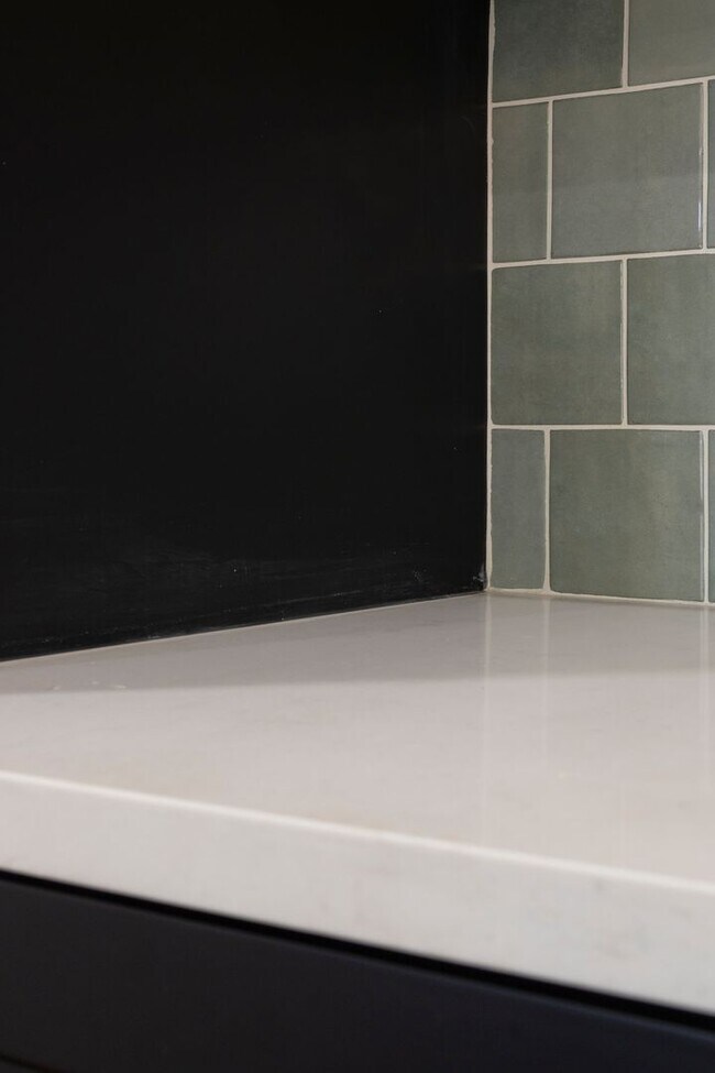 Building Photo - Spacious 2-Bedroom Apartment for Rent