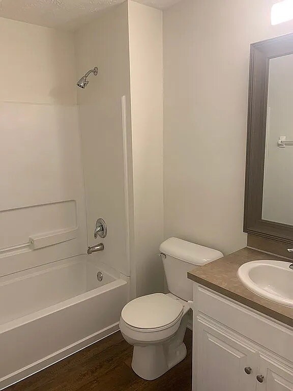 Main Bathroom - 101 W 19th Ave