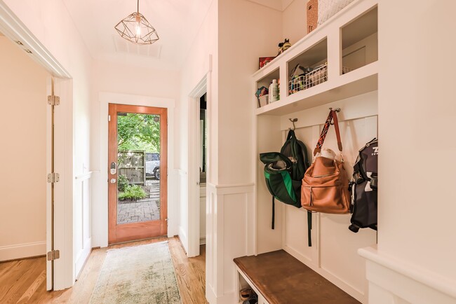 Building Photo - Available 9/22/25! Gorgeous 2-Story Home i...