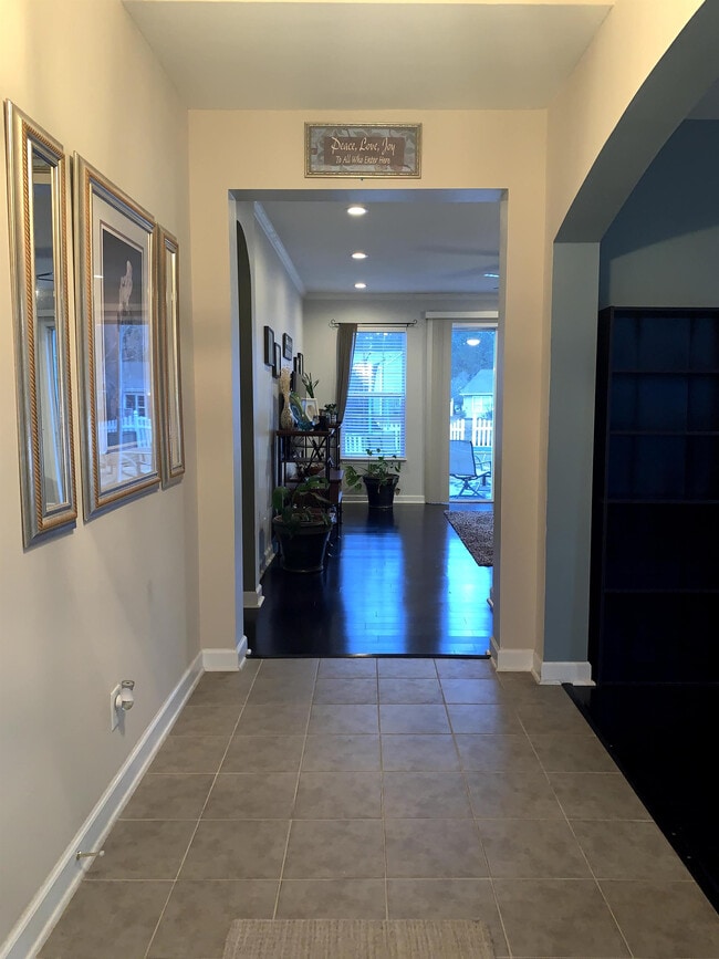Building Photo - 717 Gazania Ln