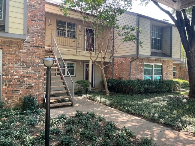 Building Photo - 2535 Wedglea Dr