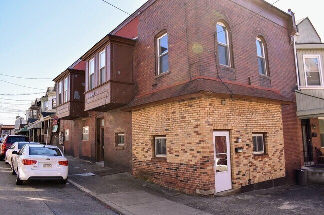 Building Photo - Fantastic Oakland 3BR! 2 FULL Bathrooms / ...