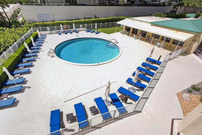 Building Photo - 2800 N Ocean Dr