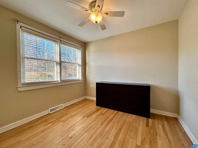 Building Photo - 814 Altavista Ave