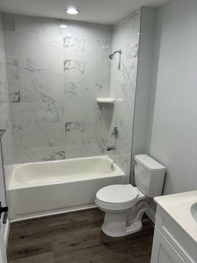 Building Photo - Brand New Designer Home Awesome Location R...