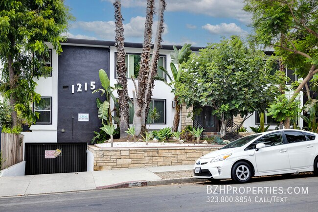 Primary Photo - 1215 Hayworth Ave