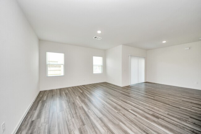Building Photo - 10314 Valley Vista Dr