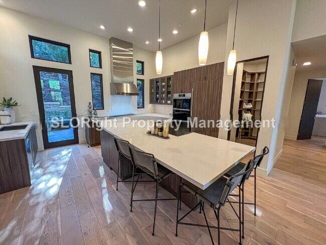 Building Photo - AVAILABLE SEPTEMBER- Fully Furnished Modern Home in San Luis Obispo - 4 Bedroom / 3 Bathroom