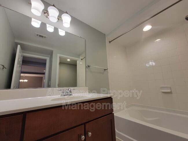 Building Photo - 4151 S Four Mile Run Dr