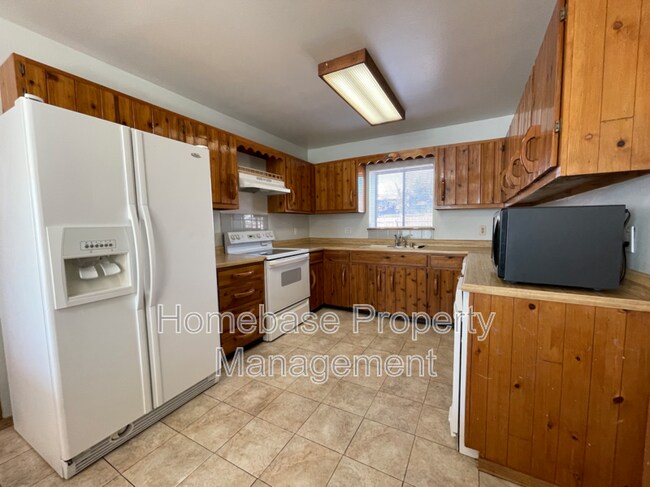 Building Photo - 2600 E Cliffside Dr