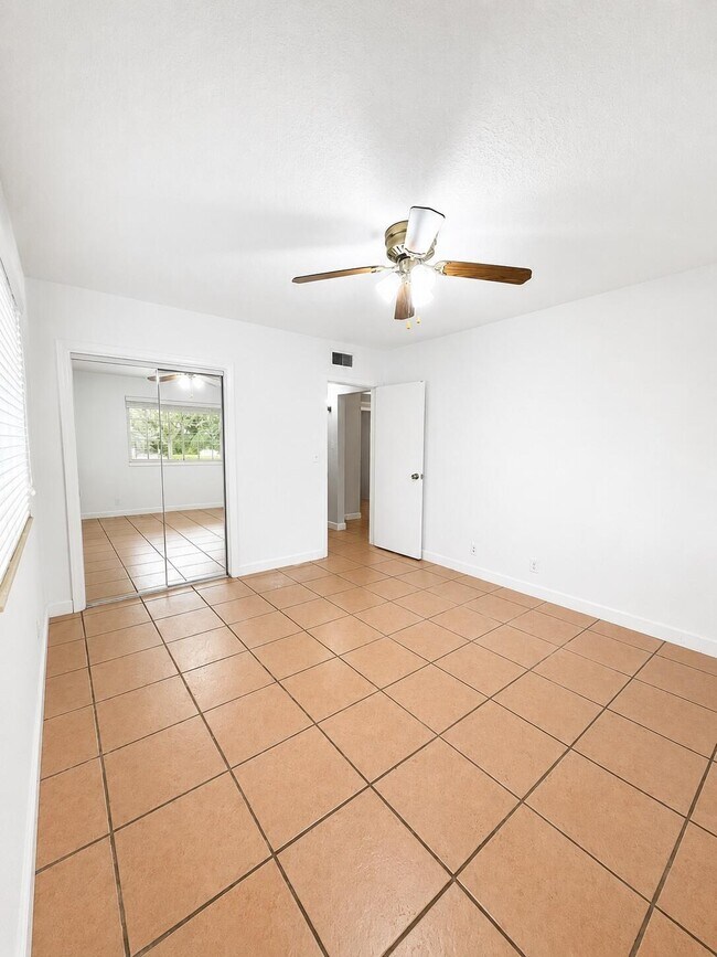 Building Photo - 3115 Park Ave