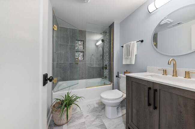 Building Photo - 511 Aurora Ave