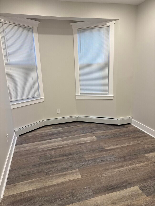 Building Photo - 655 Avenue C