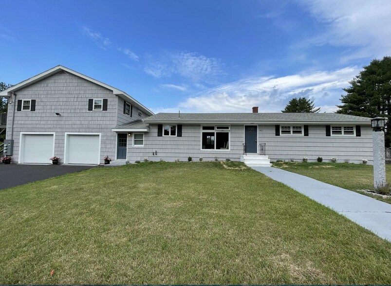 Building Photo - 161 Rowe Ave