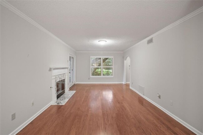 Building Photo - 202 Peachtree Forest Dr