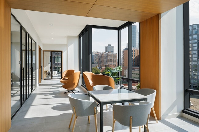 Building Photo - 33 Park View Ave