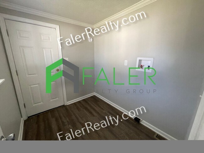 Building Photo - Spotless 2-Bedroom Updated Home