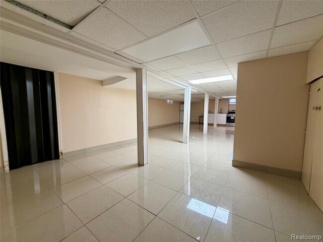 Building Photo - 6120 Middlesex St