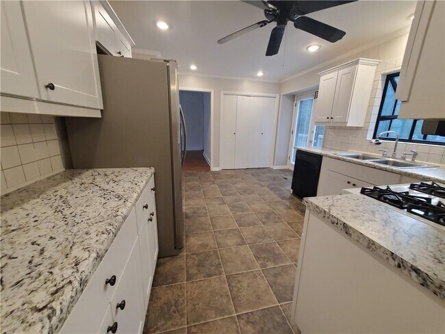 Building Photo - 2533 Hunton Ct