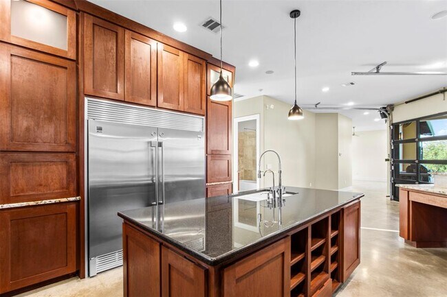 Building Photo - 9208 Madrone Ranch Trail