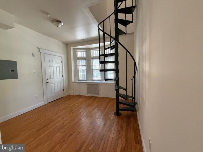 Building Photo - 922 S 49th St