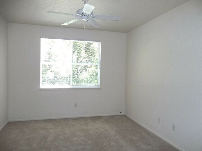 Building Photo - Love Where You Live – 2 Bed Condo in the H...