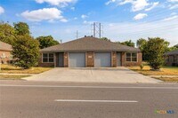 Building Photo - 917 Brookview Dr