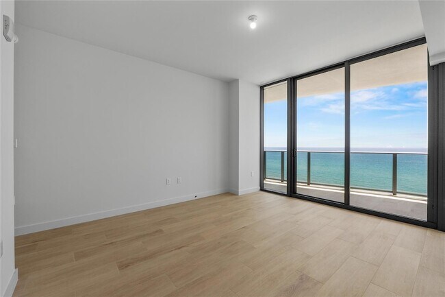 Building Photo - 900 N Ocean Blvd