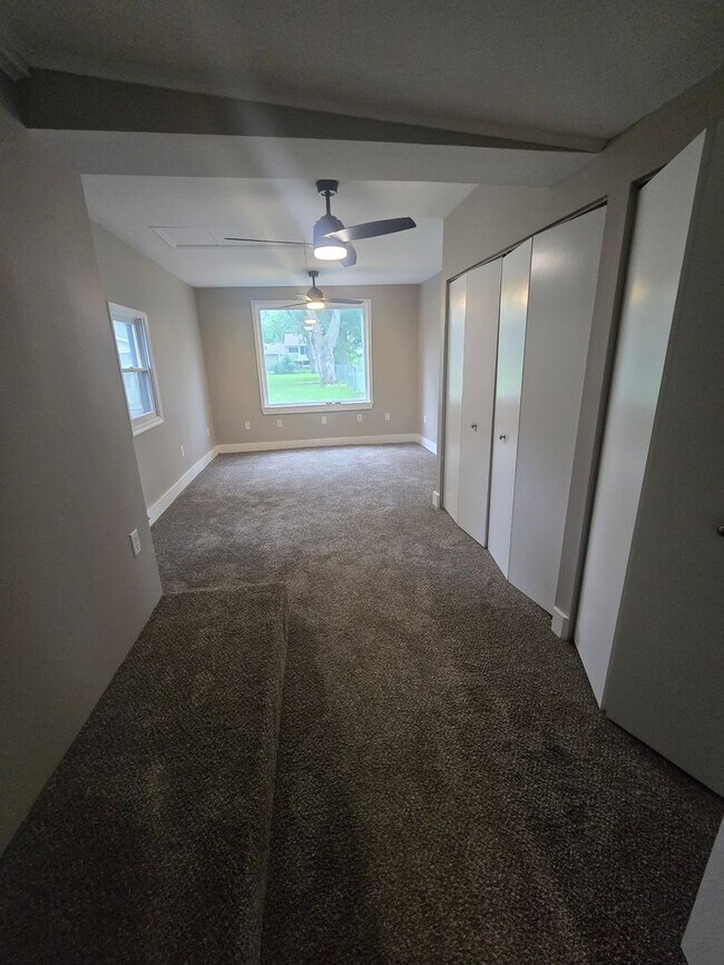 Building Photo - 3 Bedroom Home in Champaign!