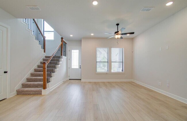 Building Photo - 1515 Noble Pk Dr