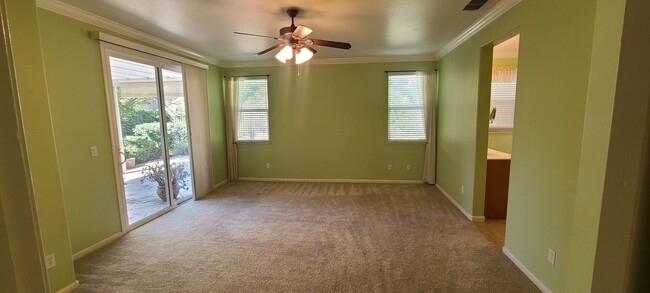 Building Photo - HALF OFF ONE MONTH RENT IF APPROVED AND MO...