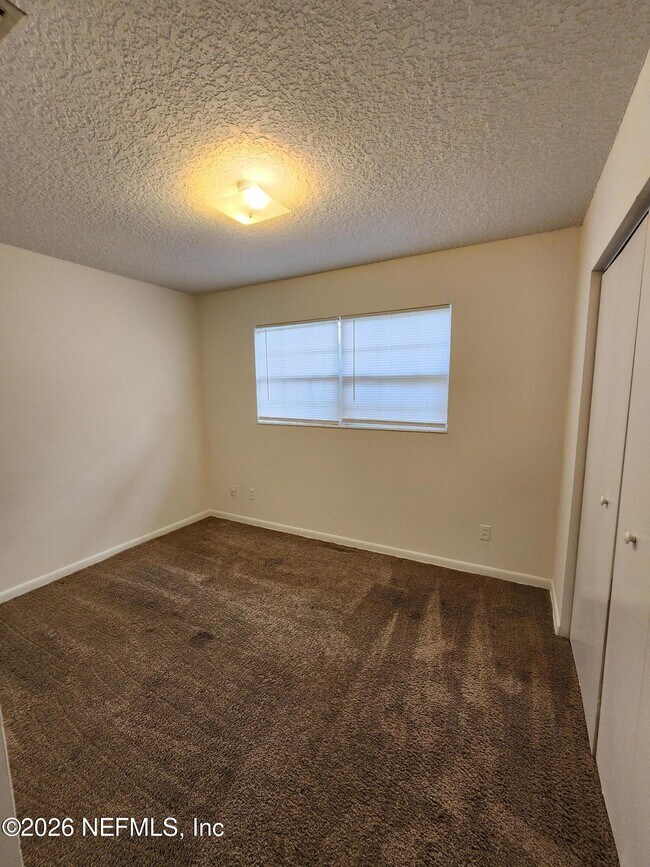 Building Photo - 1721 Hawaii Dr E