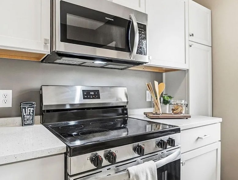 Building Photo - 2416 Harriet Ave