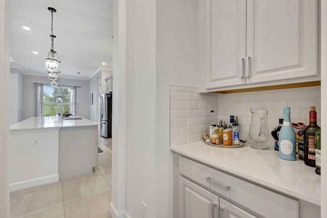 Building Photo - 870 Hookline Cir