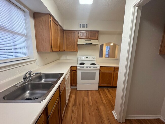 Building Photo - Adorable 2-2 in Arlington