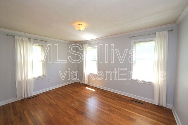 Building Photo - 2404 Farthing St