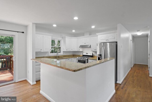 Building Photo - 5812 Helmsdale Ln