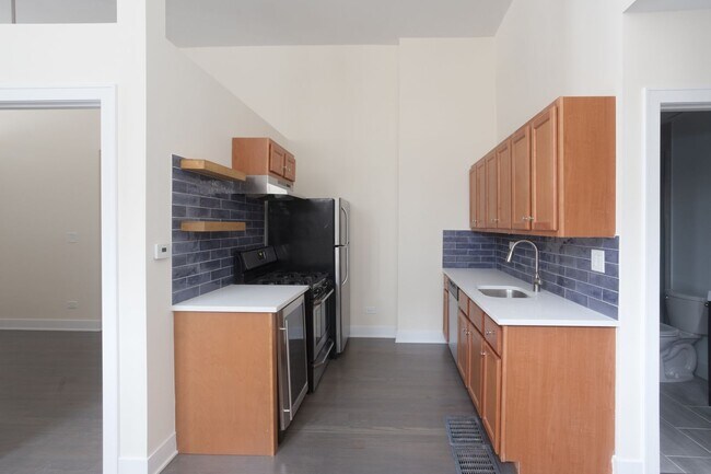 Building Photo - 2047 N Hoyne Ave