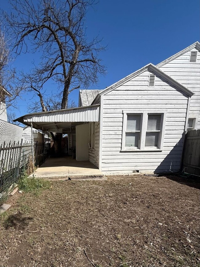 Building Photo - 50% Off First Month's Rent! Renovated 3BR Home w/ Hardwood Floors | Water Included – San Antonio