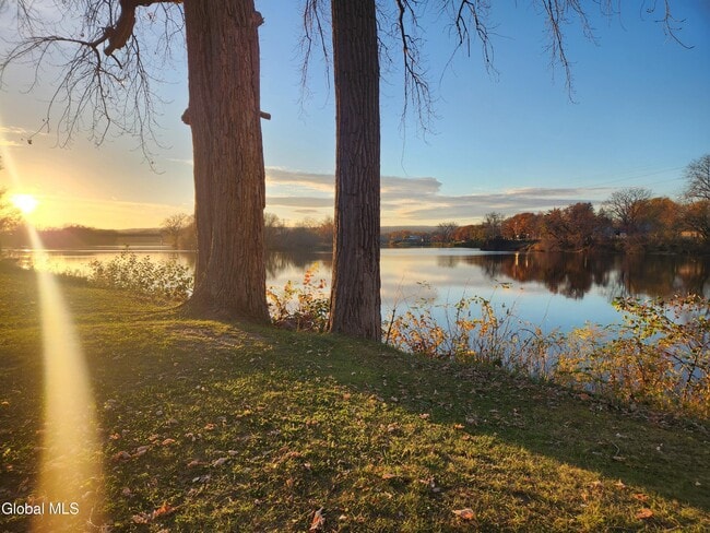 Building Photo - 11 Ingersoll Ave