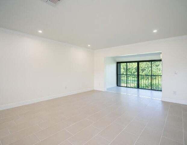 Building Photo - 9284 Vista Del Lago