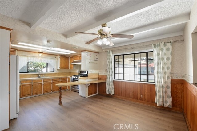 Building Photo - 657 S Evanwood Ave