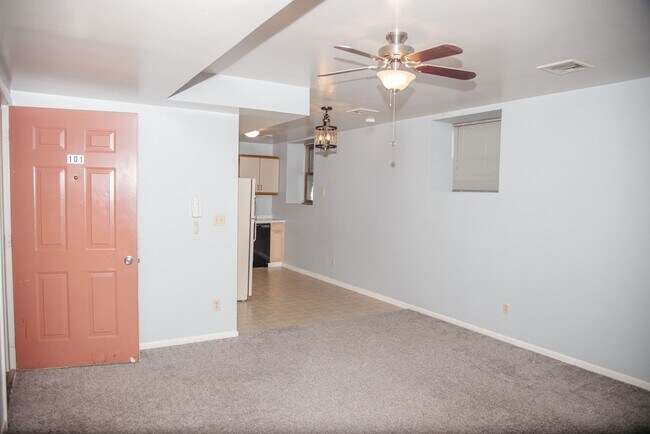 Primary Photo - 153 E High St