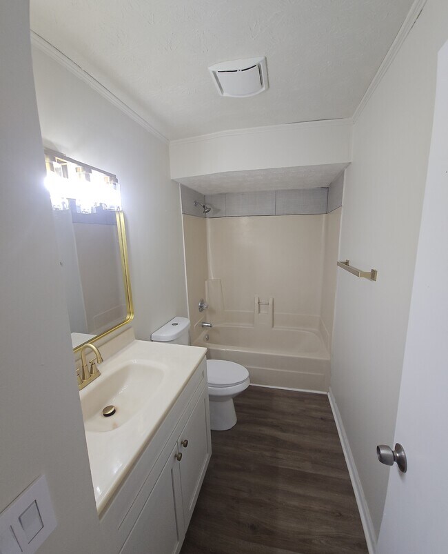 Building Photo - 5727 Lexington Dr