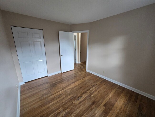 Building Photo - 3400 Taylorsville Rd