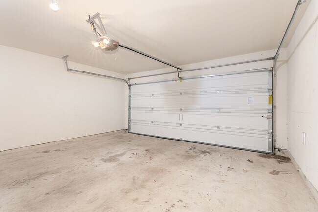 Building Photo - Luckey Ranch Single Story 3 bedroom with d...