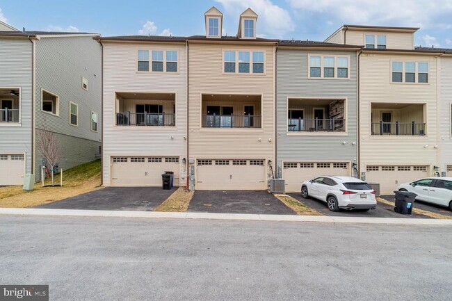 Building Photo - 11003 Resort Road