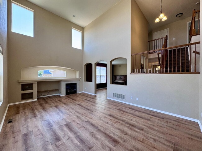 Building Photo - 7031 S Oak Hill Cir