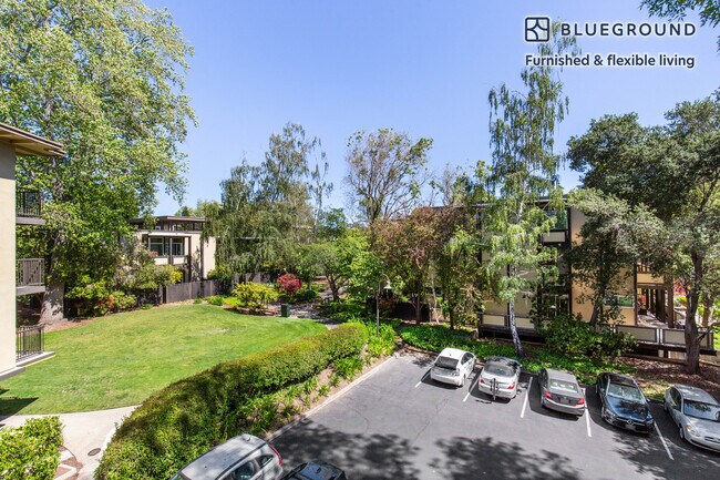 Building Photo - 1824 Oak Creek Dr